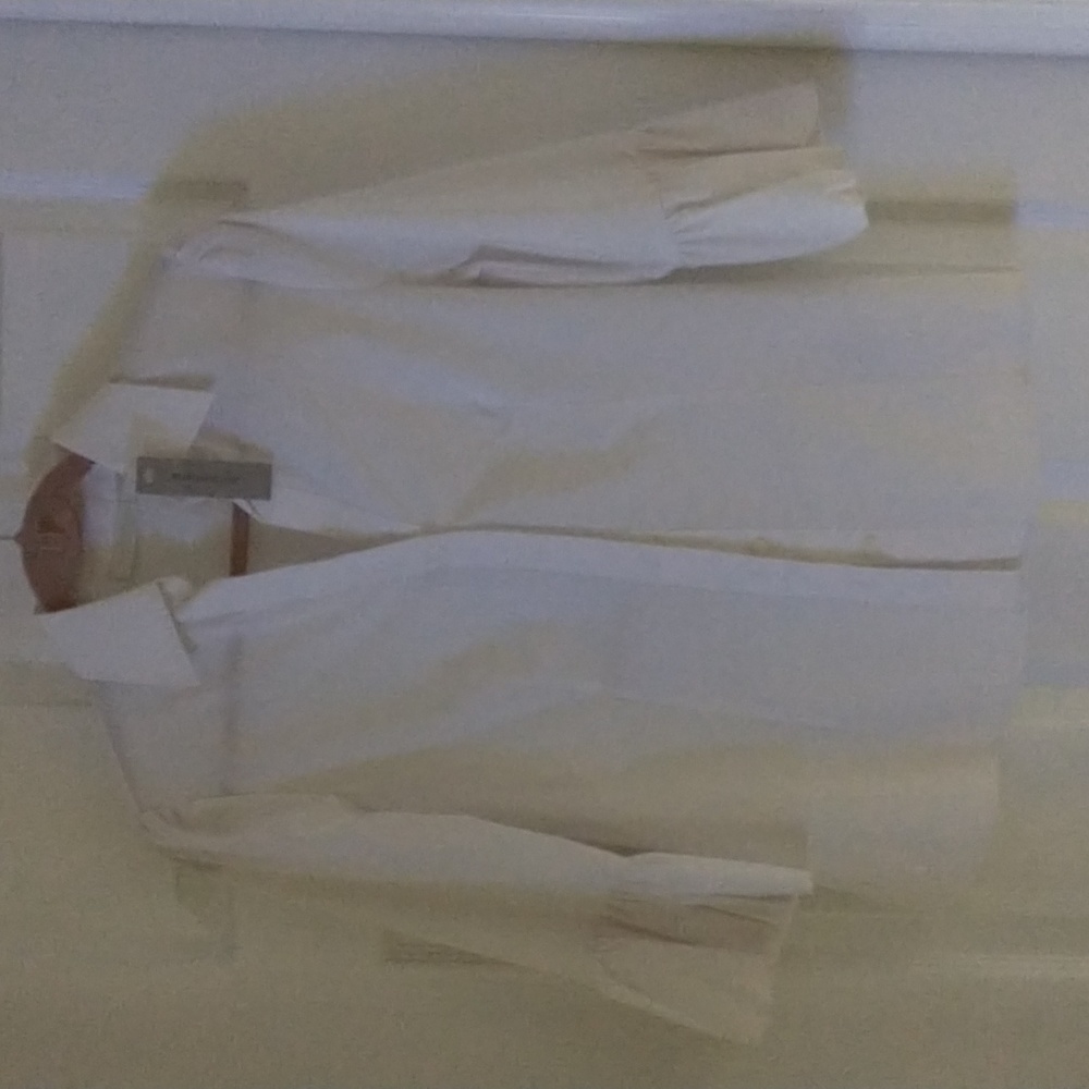 Whit blouse Size 6. NWT